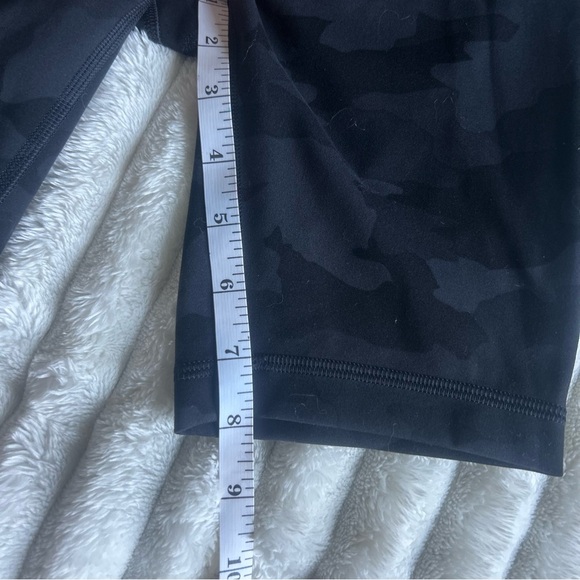 lululemon athletica Womens US2 Black Camo Biker Shorts - Picture 2 of 8